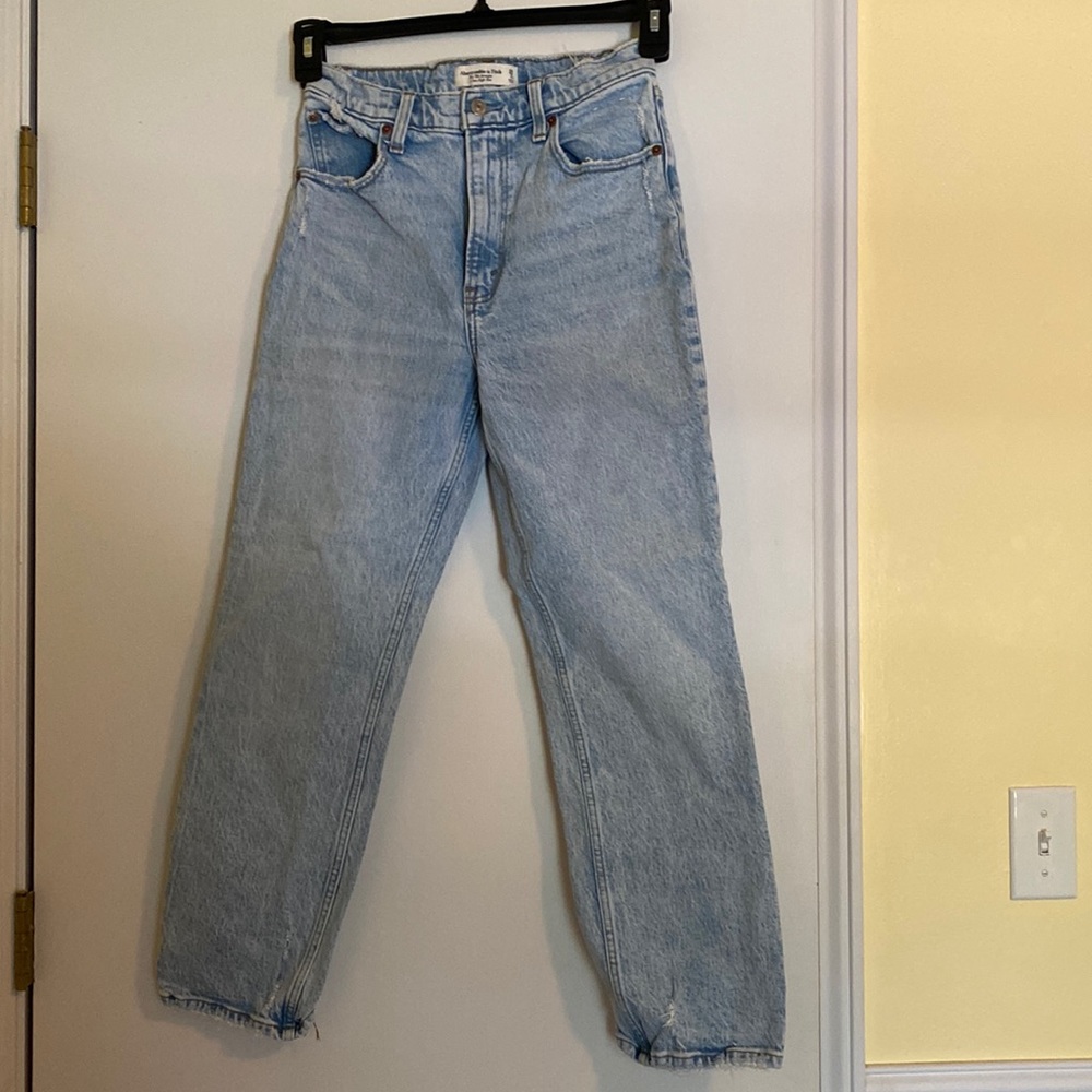 Abercrombie 90s Straight Ultra High Rise jeans in light wash